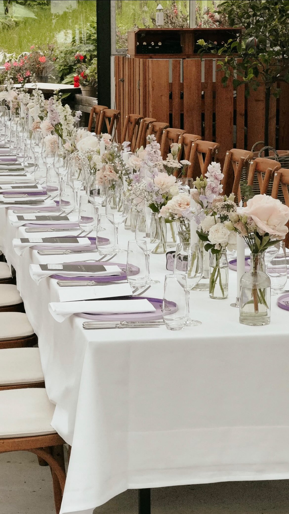 raw moments of this beautiful venue from yesterdays wedding @donati_floristik.eventlocation 💗 more to come!

Hair & make up @ah_makeupartist_ 

Keywords:
wedding photographer, timeless wedding photography, candid wedding photos, wedding location Austria, wedding location lower Austria, wedding decoration